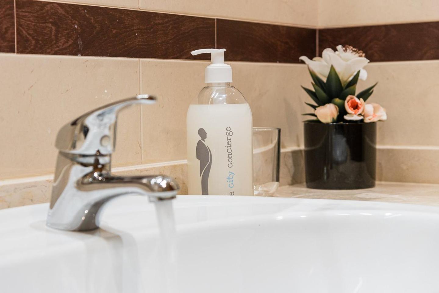 Guestready - Luxe Living By The Pool Apartment โปโว เดอ วาร์ซิม ภายนอก รูปภาพ